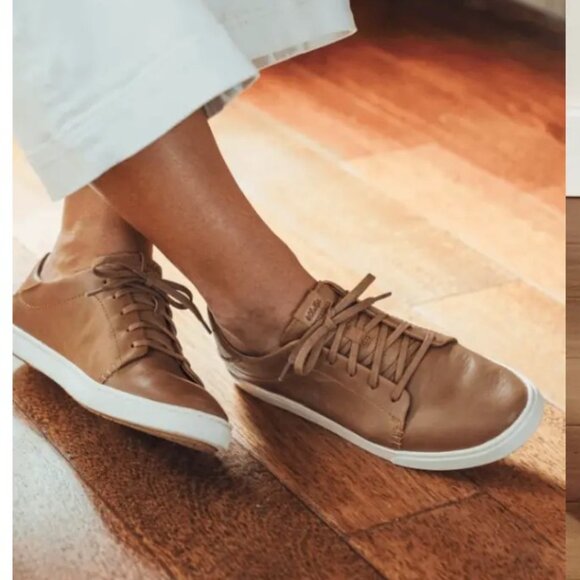 These stylish sneakers are perfect for any casual outfit. The Pehuea Lī ‘Ili Lea - Picture 1 of 12